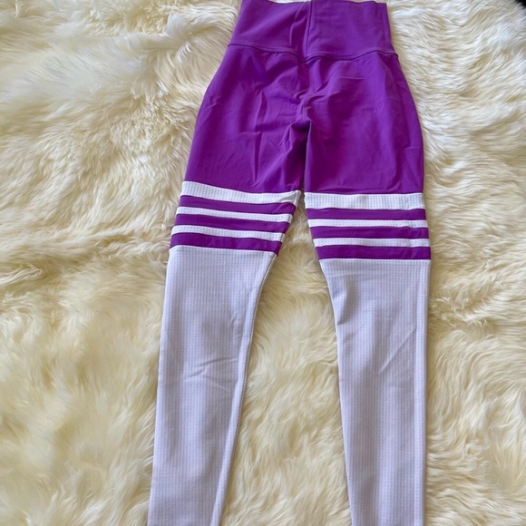 Gorgeous Bombshell Sportswear Lavender leggings 💜💜💜 - Picture 9 of 10